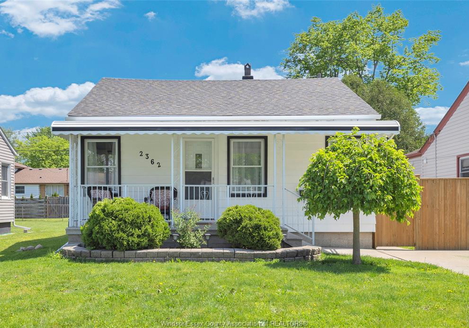 2362-forest-windsor-ontario-26012549