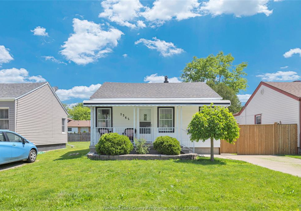 2362-forest-windsor-ontario-26012549