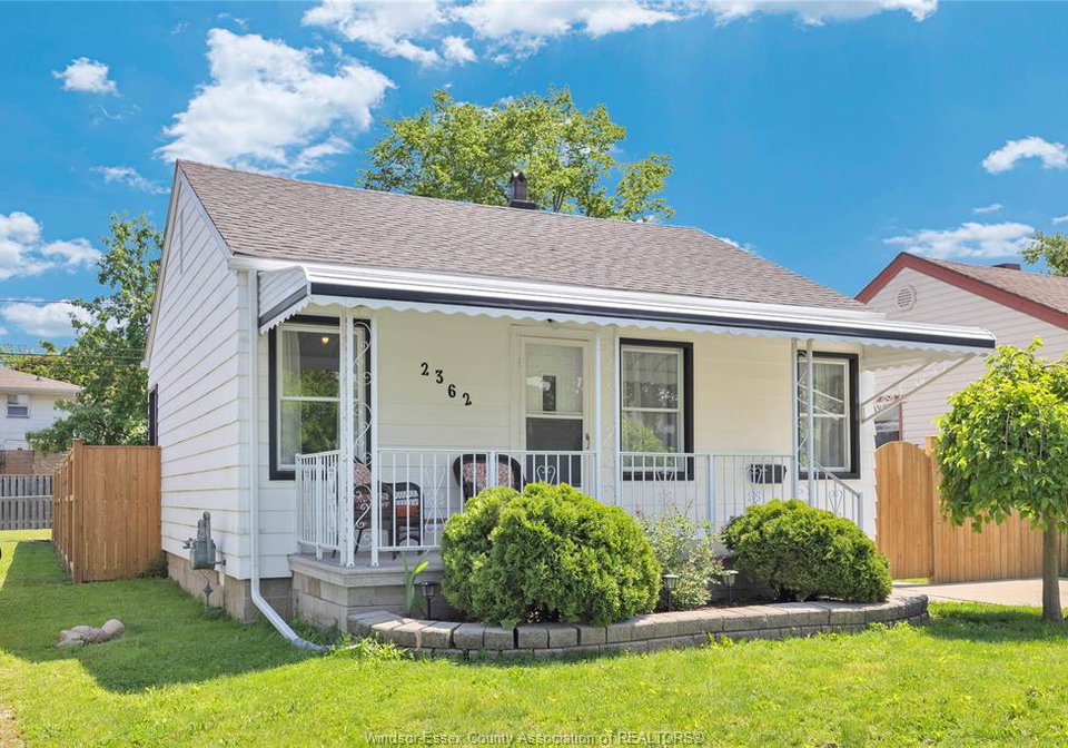 2362-forest-windsor-ontario-26012549