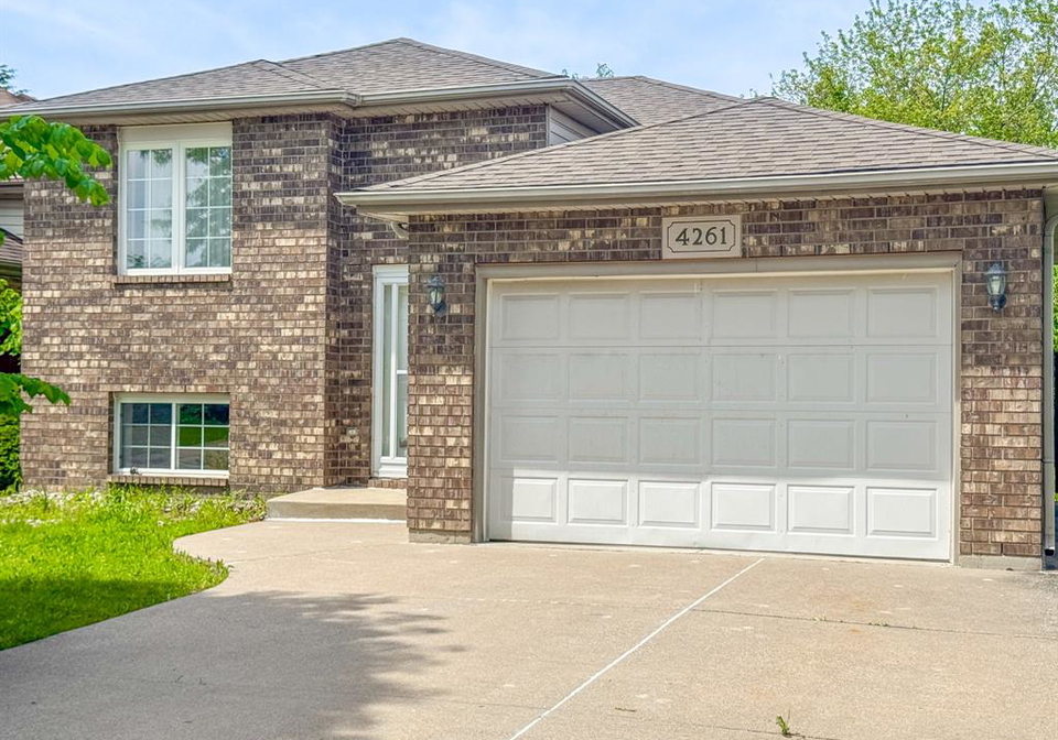4261-centurion-windsor-ontario-26012554
