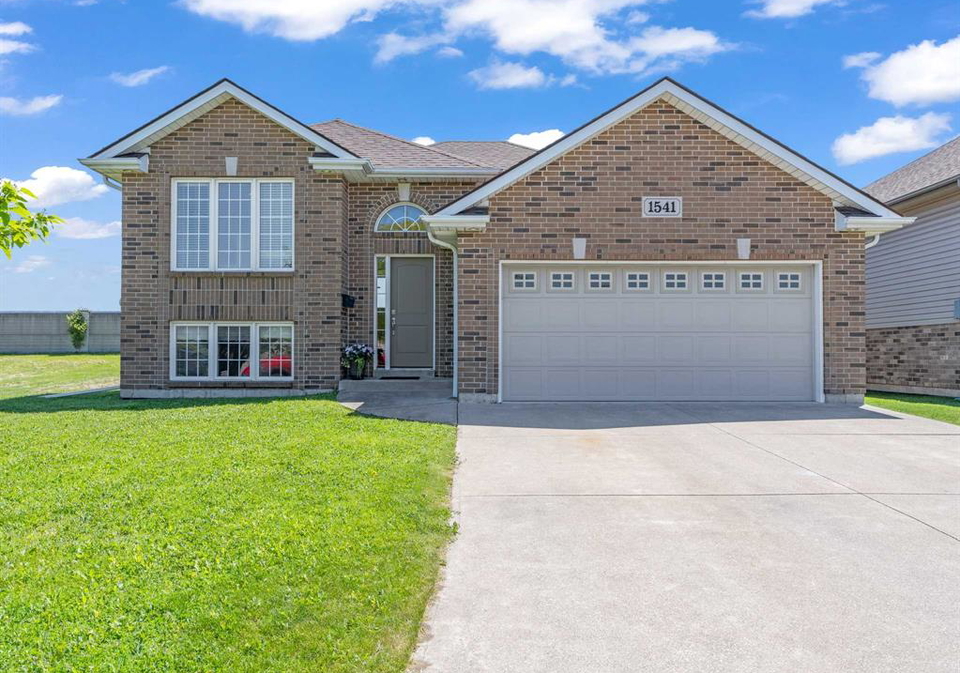 1541-heatherglen-drive-tecumseh-ontario-26012557