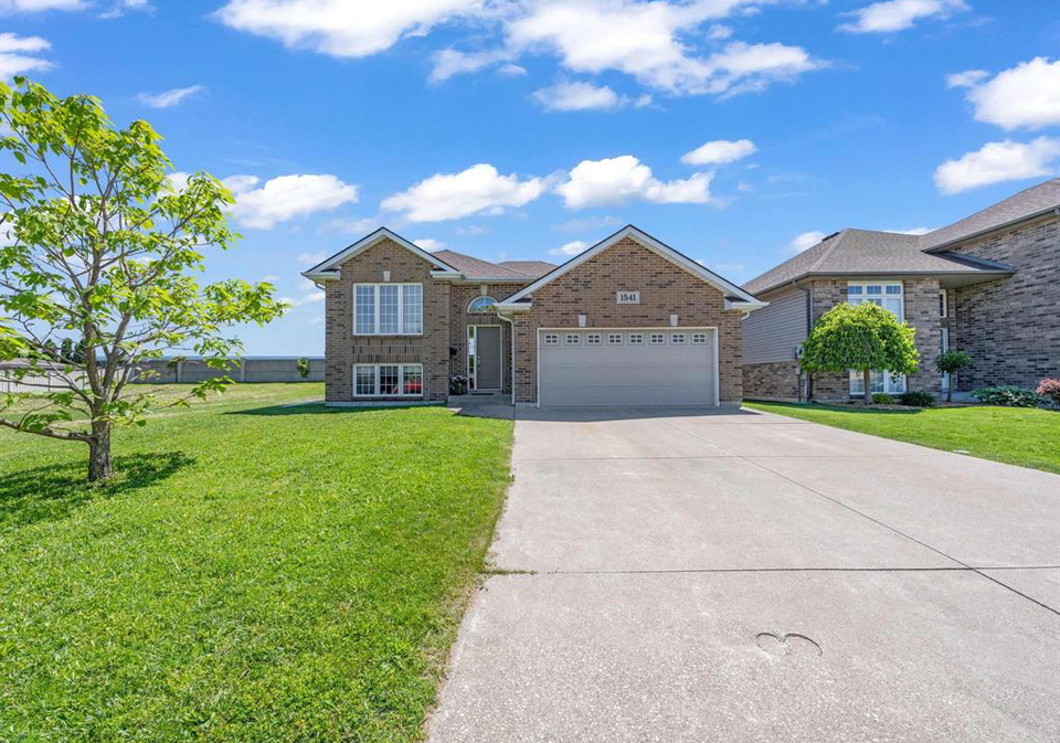 1541-heatherglen-drive-tecumseh-ontario-26012557