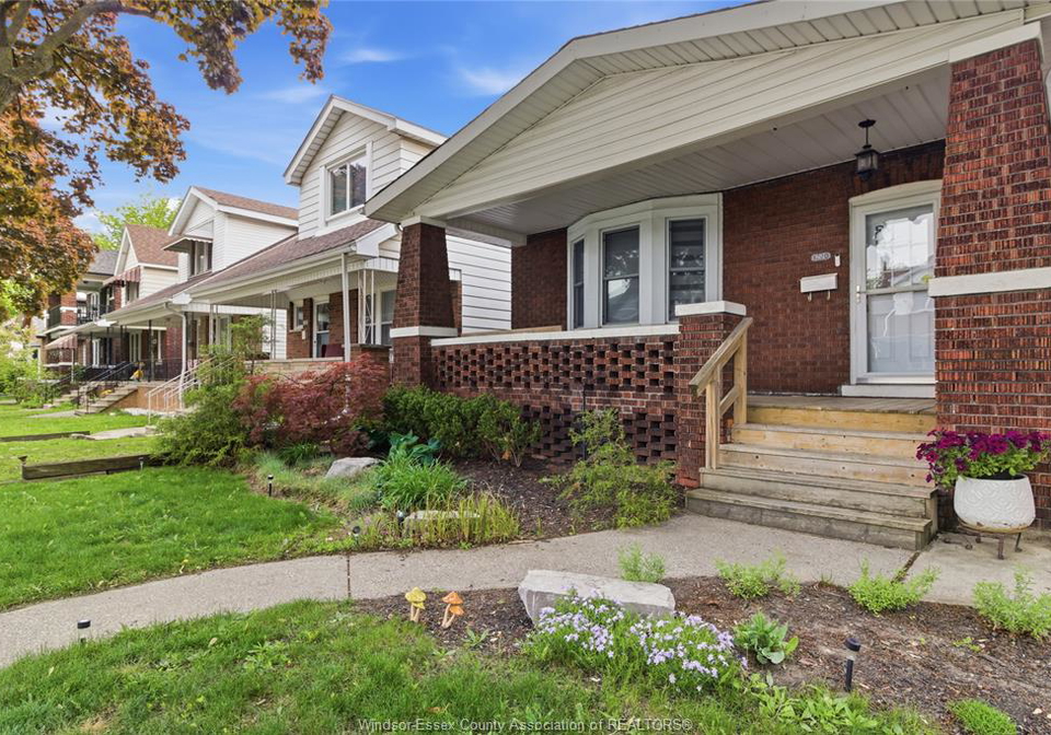 1220-gladstone-windsor-ontario-26012561