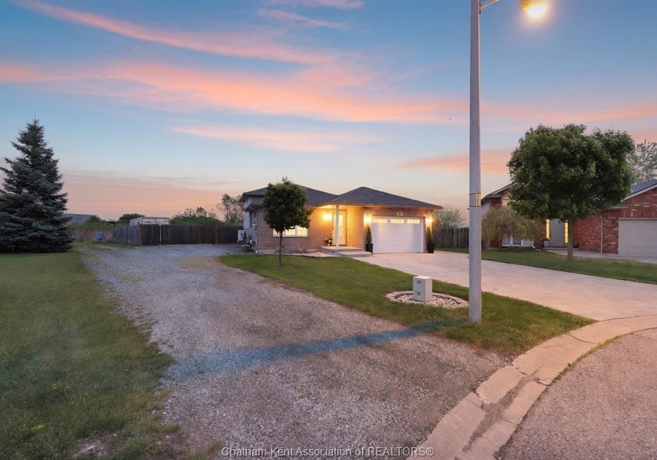 67-azar-avenue-tilbury-ontario-26012610