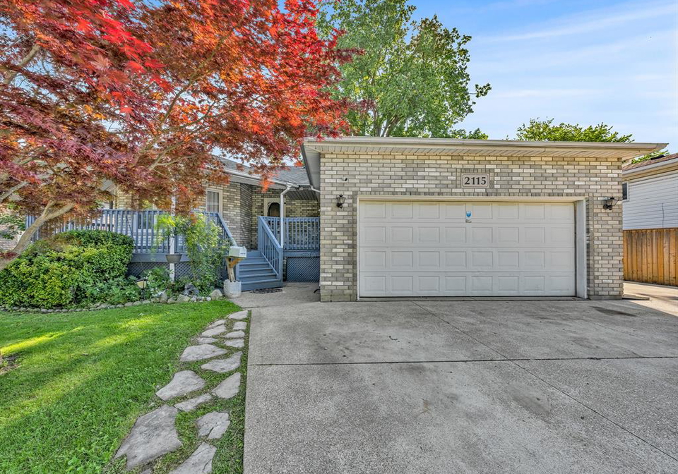 2115-longfellow-windsor-ontario-26012615