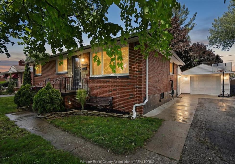 3668-mckay-windsor-ontario-26012625