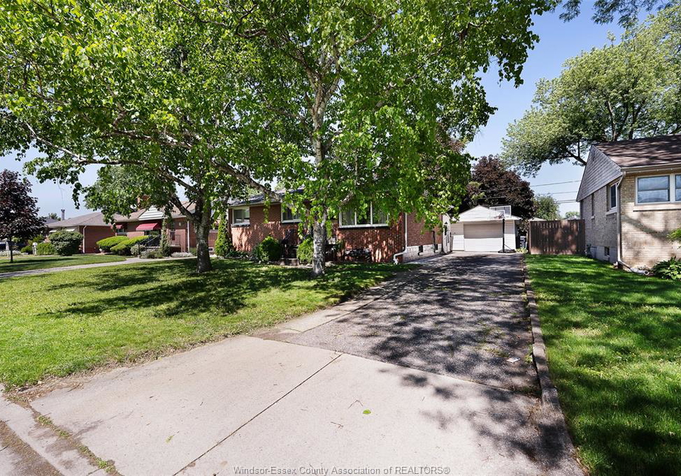 3668-mckay-windsor-ontario-26012625