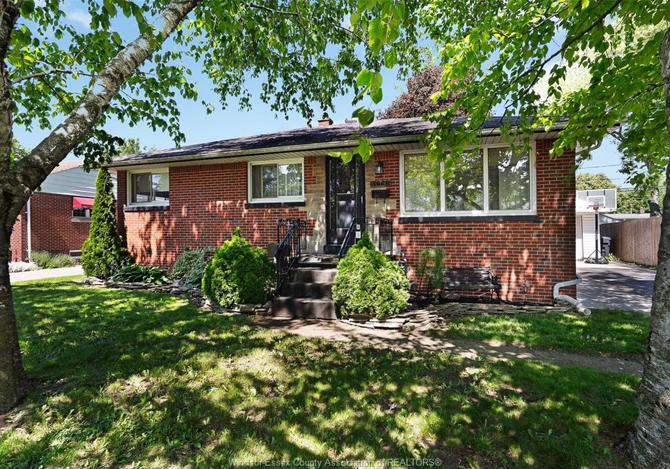 3668-mckay-windsor-ontario-26012625