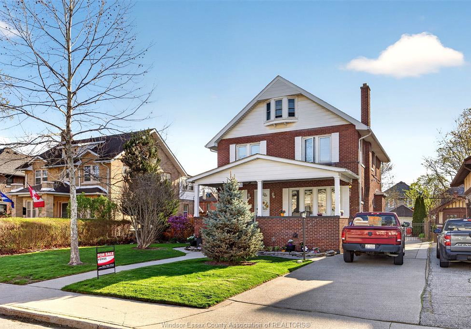 911-victoria-avenue-windsor-ontario-26012628