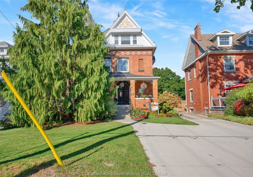 325-wellington-street-west-chatham-ontario-26012639