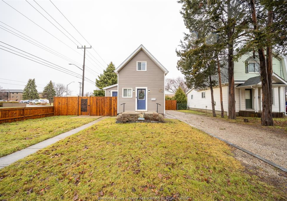 203-sheldon-avenue-chatham-ontario-26012642