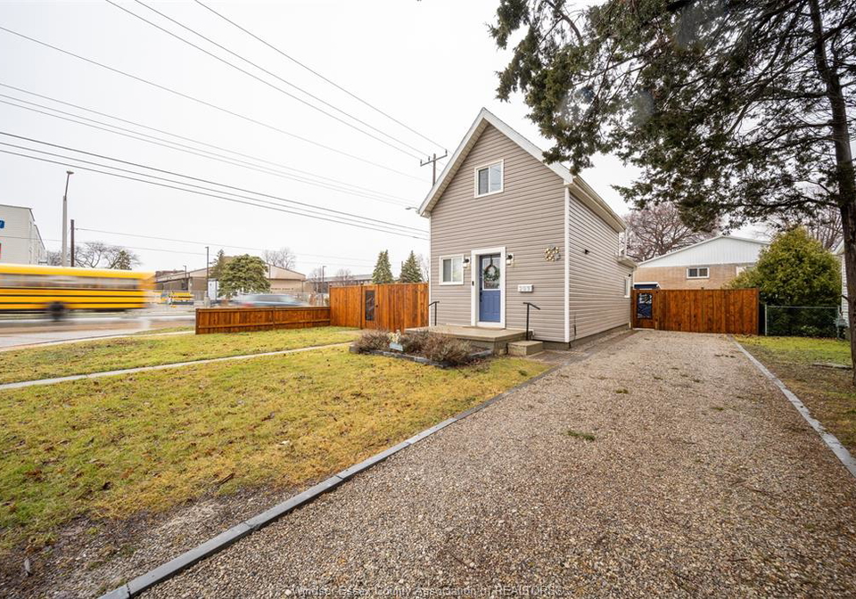 203-sheldon-avenue-chatham-ontario-26012642