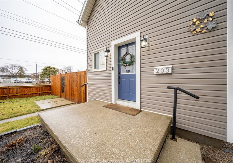 203-sheldon-avenue-chatham-ontario-26012642
