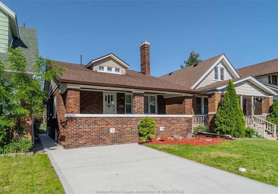 1422-elsmere-avenue-windsor-ontario-26012643