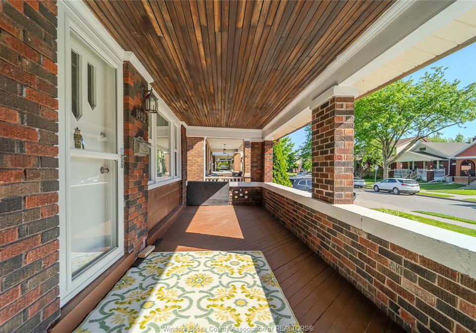 1422-elsmere-avenue-windsor-ontario-26012643