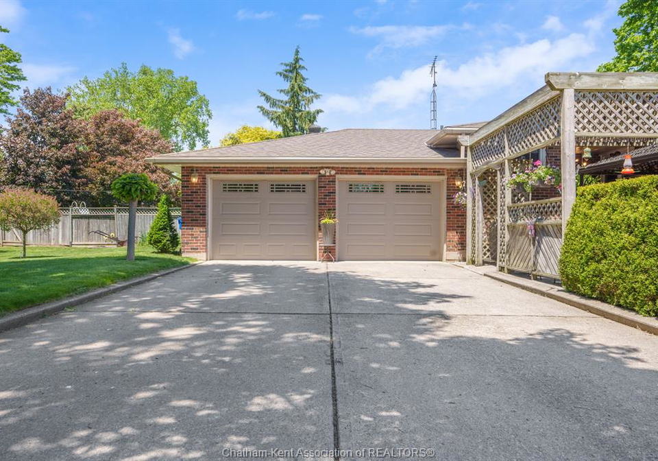 18-woodland-avenue-chatham-ontario-26012645