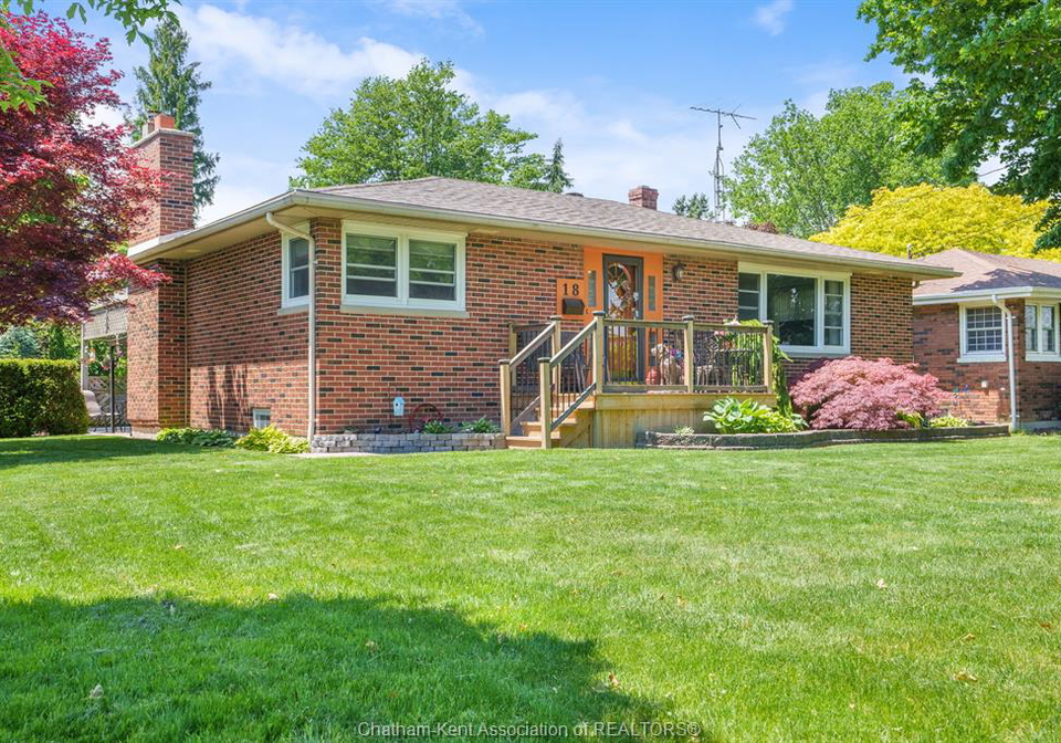 18-woodland-avenue-chatham-ontario-26012645