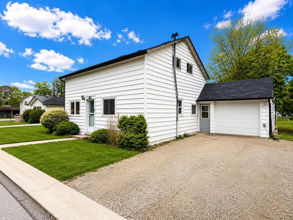 3-ward-street-lambton-shores-ontario-26012653