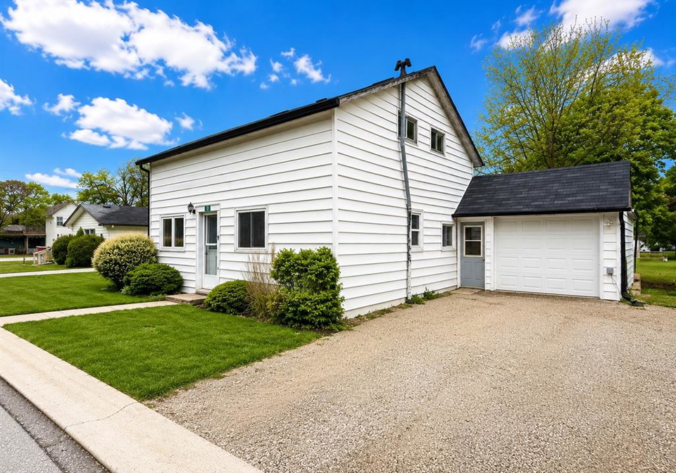 3-ward-street-lambton-shores-ontario-26012653