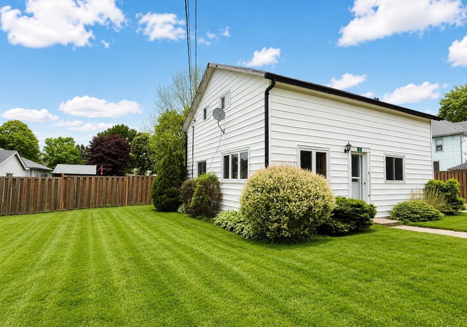 3-ward-street-lambton-shores-ontario-26012653