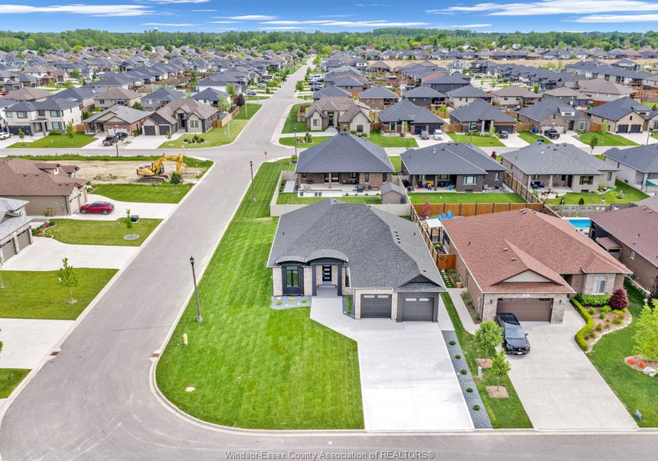 61-hilton-court-amherstburg-ontario-26012658