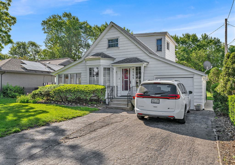 6565-riverside-drive-east-windsor-ontario-26012683