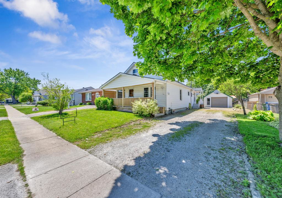 653-labute-tecumseh-ontario-26012698