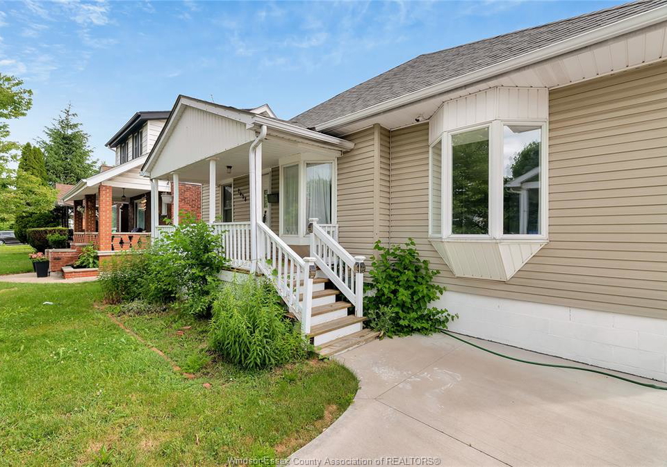 1628-moy-avenue-windsor-ontario-26012705