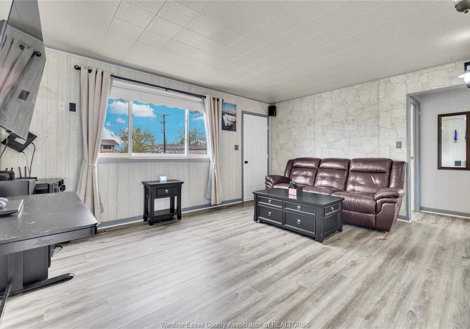 329-parkside-drive-mcgregor-ontario-26012729
