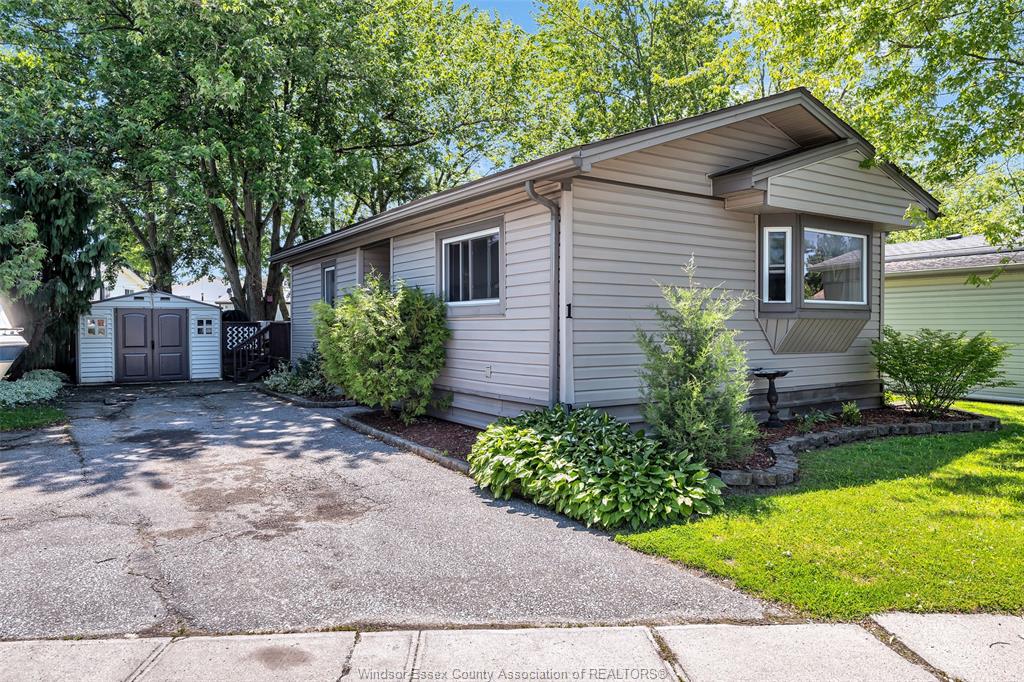 1-viscount-parkway-essex-ontario-26012737