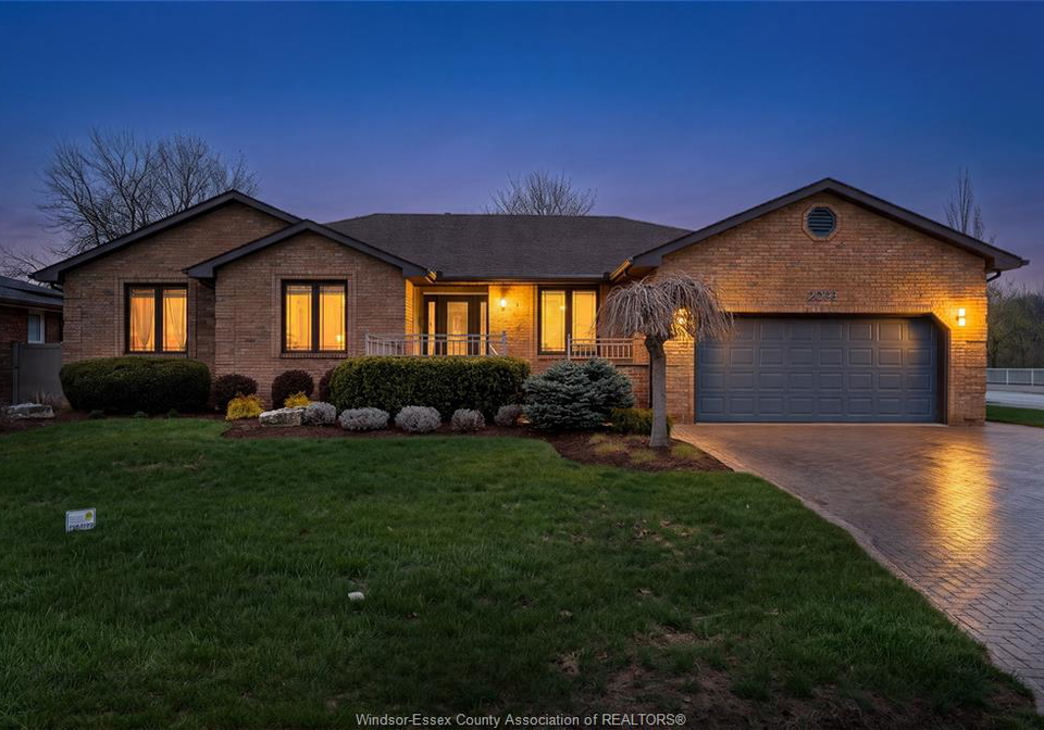 2098-edgemore-avenue-lasalle-ontario-26012763