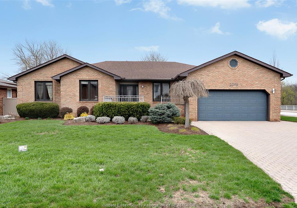 2098-edgemore-avenue-lasalle-ontario-26012763