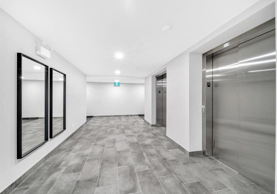 2550-sandwich-west-parkway-lasalle-ontario-26012771