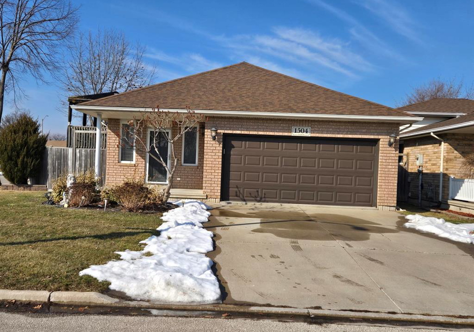 1504-fuller-windsor-ontario-26012773