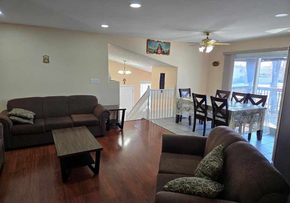 1504-fuller-windsor-ontario-26012773