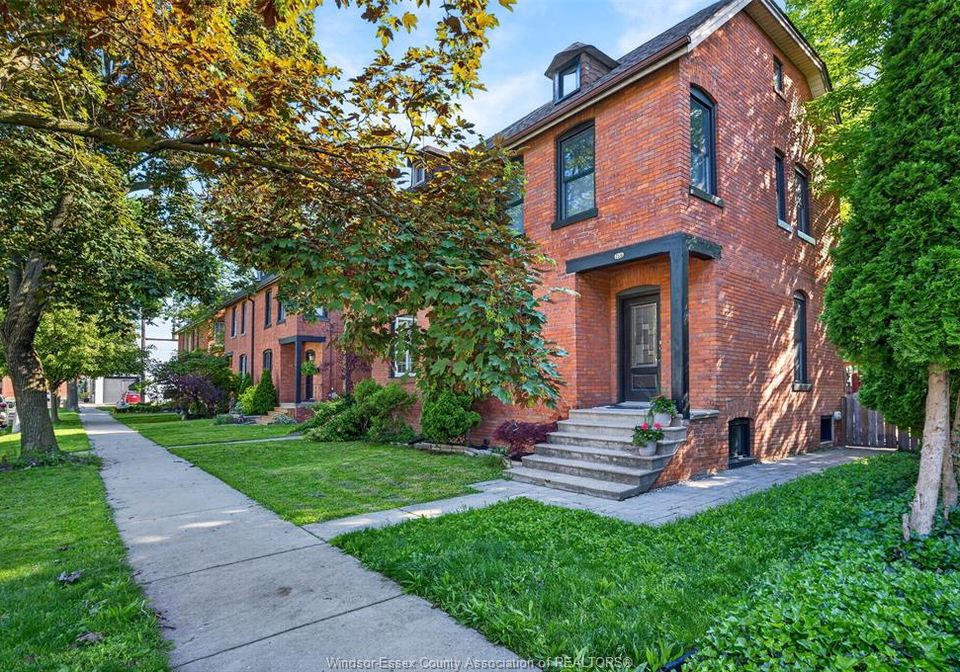 756-monmouth-windsor-ontario-26012775