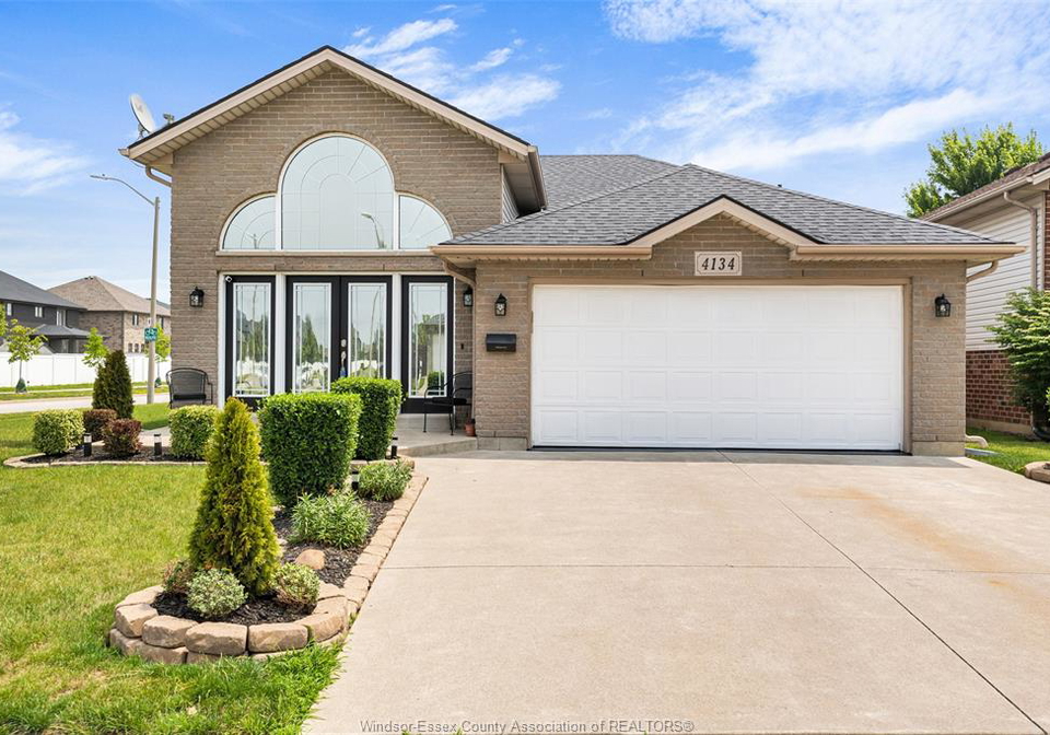 4134-zurich-windsor-ontario-26012788