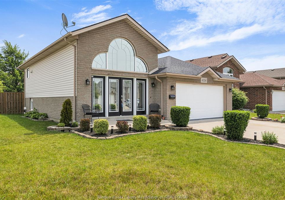 4134-zurich-windsor-ontario-26012788