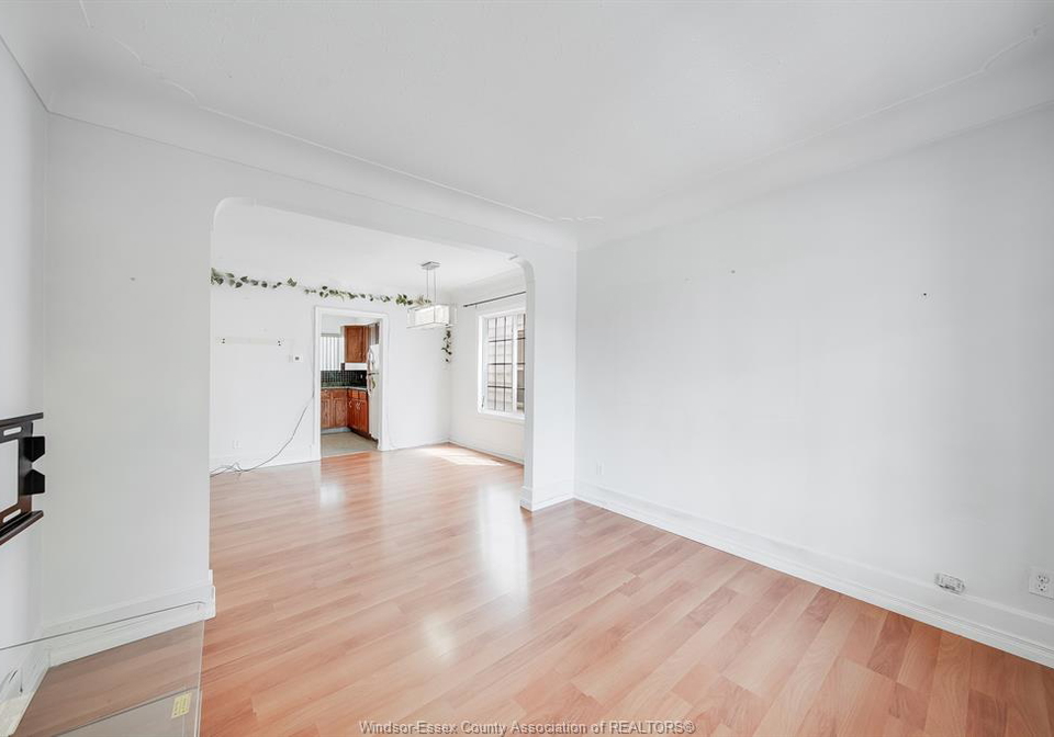 1054-oak-street-windsor-ontario-26012789