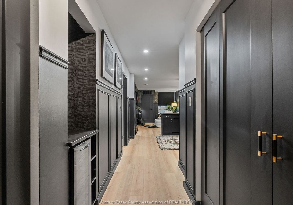 540-ouellette-avenue-windsor-ontario-26012800