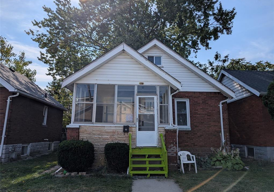 1781-rooney-street-windsor-ontario-26012801