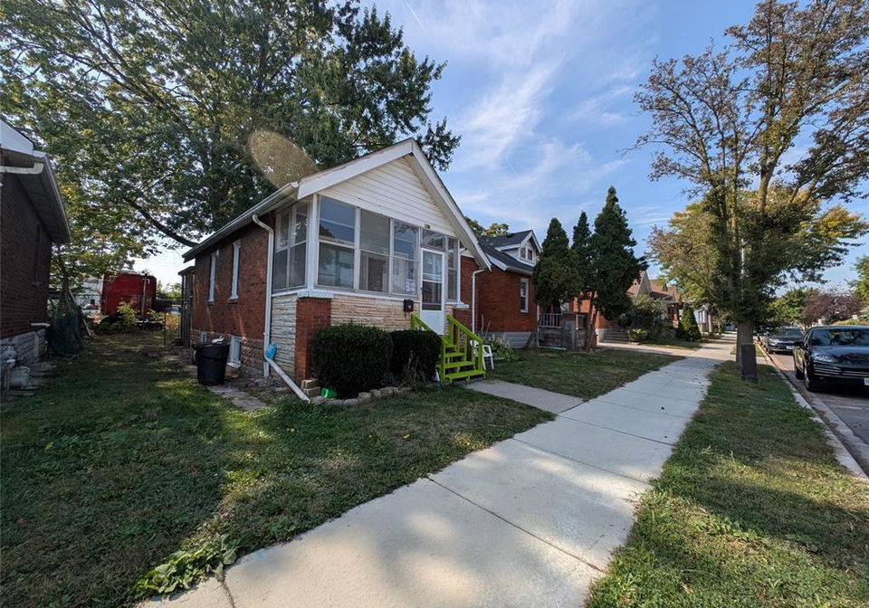 1781-rooney-street-windsor-ontario-26012801
