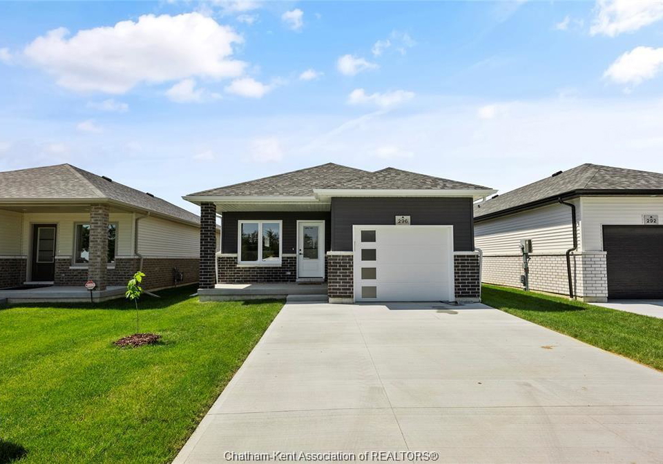 240-ironwood-trail-chatham-ontario-26012802