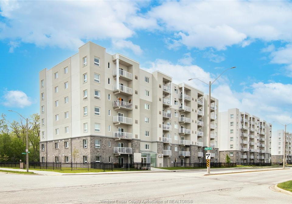 1675-banwell-windsor-ontario-26012814