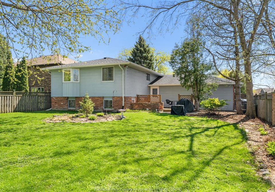 12510-little-river-boulevard-tecumseh-ontario-26012833