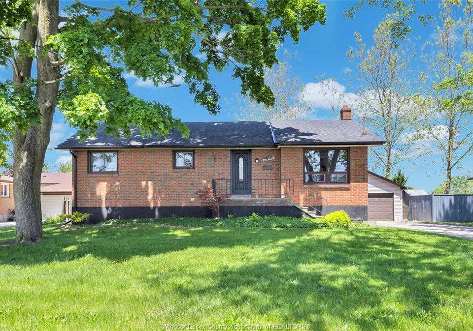 2440-cousineau-lasalle-ontario-26012852