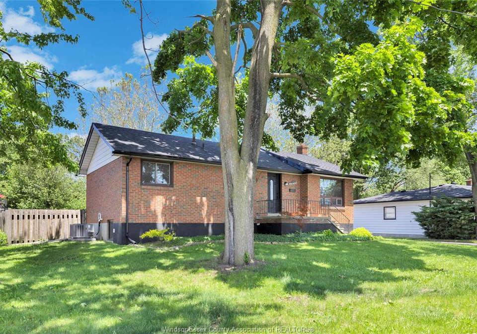 2440-cousineau-lasalle-ontario-26012852