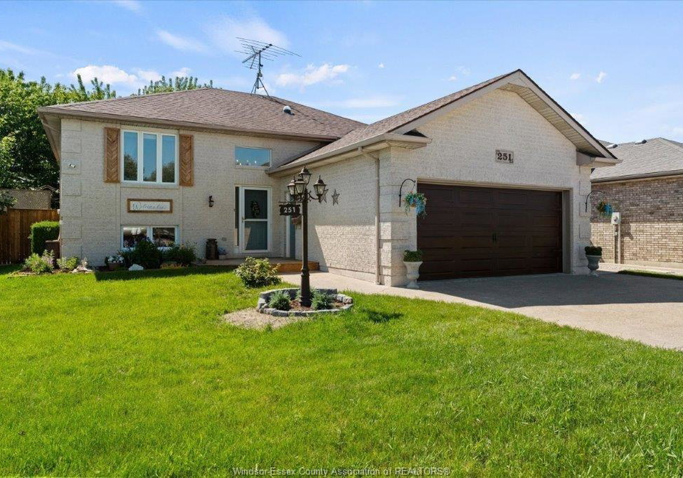 251-willowwood-belle-river-ontario-26012858