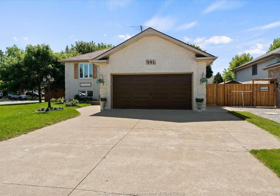 251-willowwood-belle-river-ontario-26012858