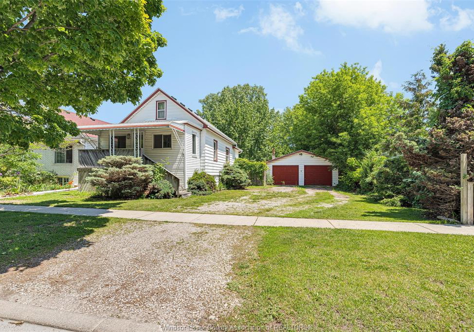 1522-ford-windsor-ontario-26012860